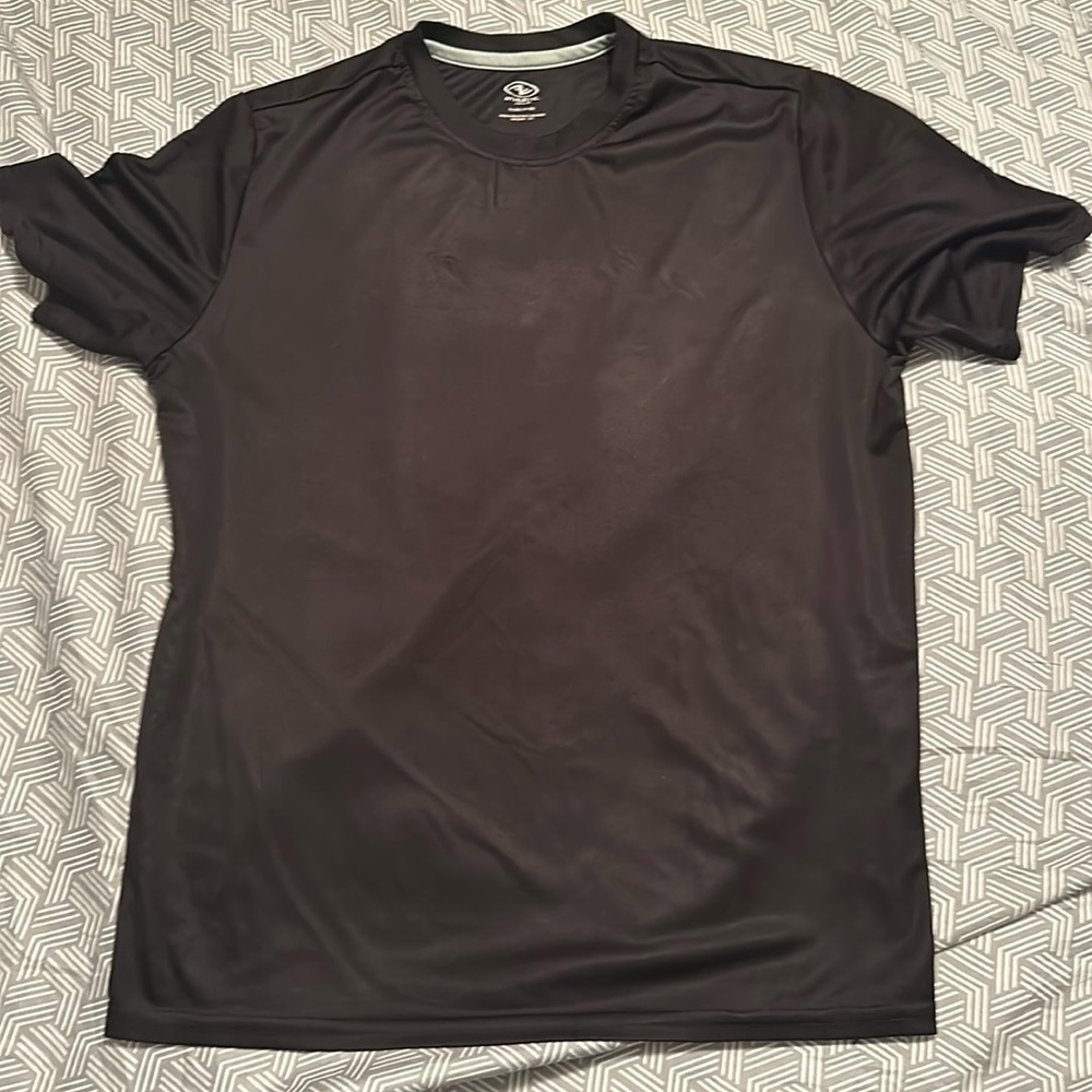 Athletic Works Boys t-shirt.